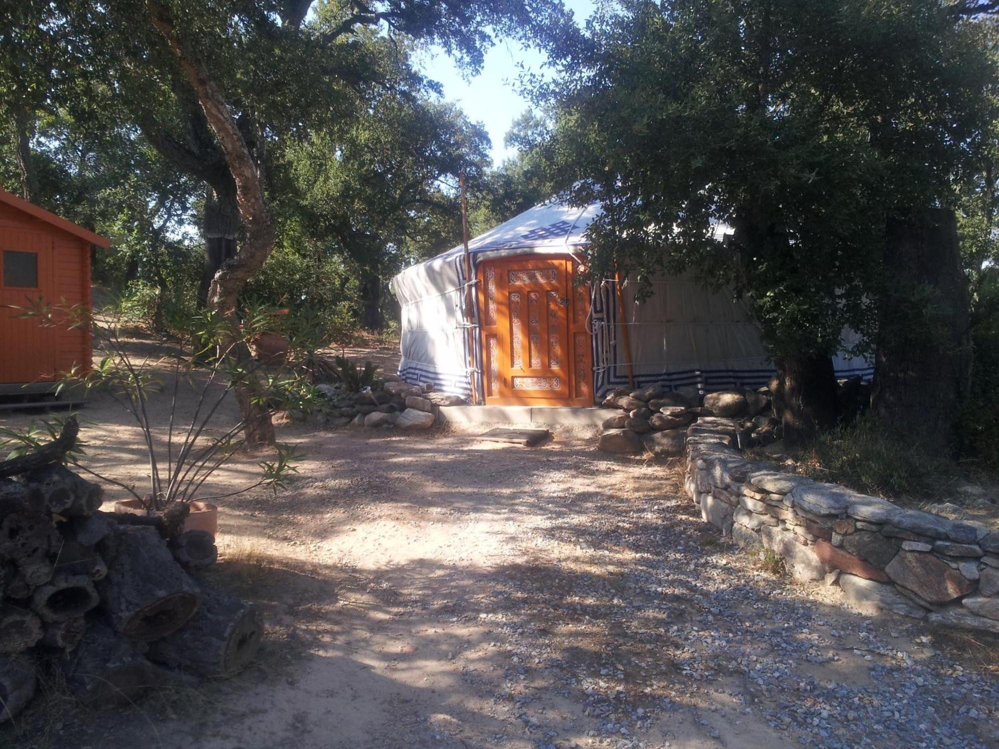 Au Soleil Mongol Bed & Breakfast Sorède Екстериор снимка