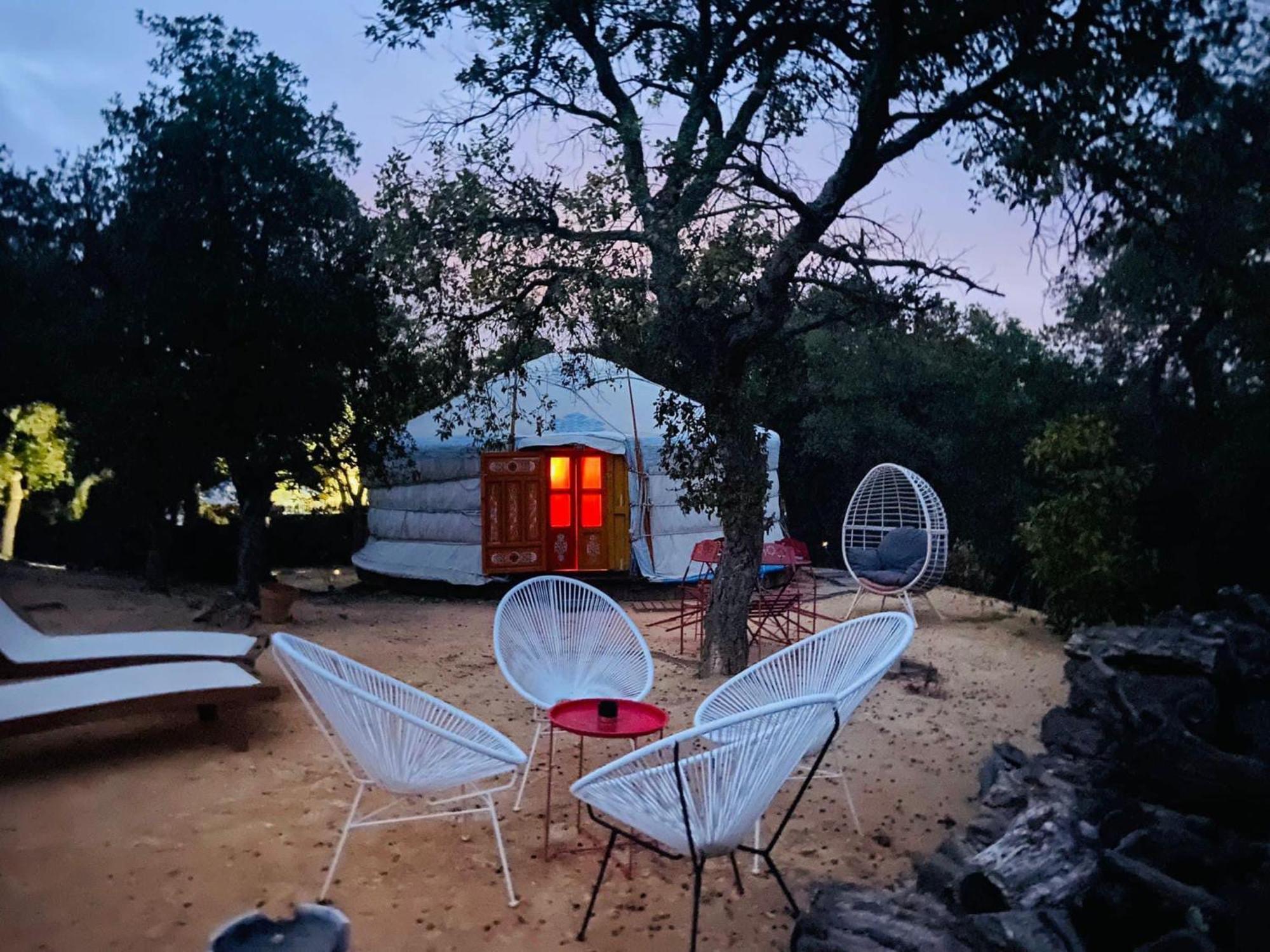 Au Soleil Mongol Bed & Breakfast Sorède Екстериор снимка