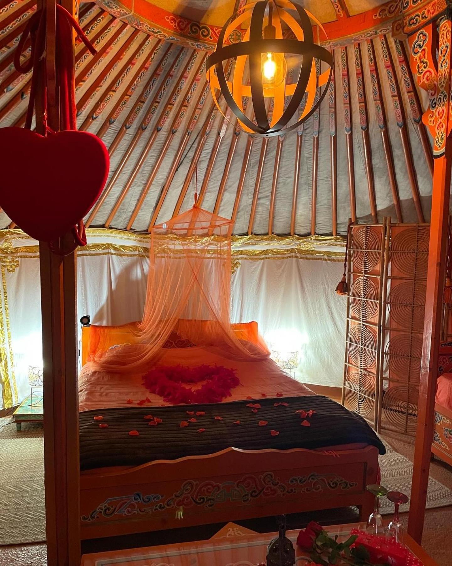 Au Soleil Mongol Bed & Breakfast Sorède Екстериор снимка