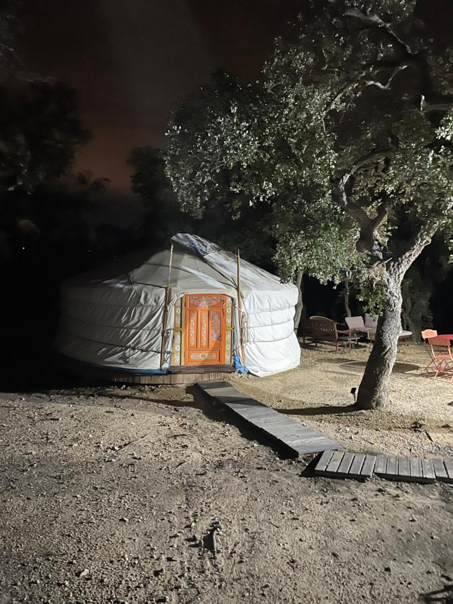 Au Soleil Mongol Bed & Breakfast Sorède Екстериор снимка