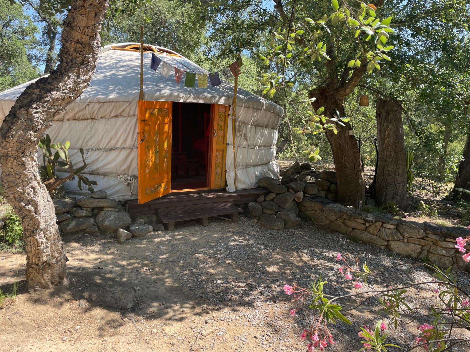 Au Soleil Mongol Bed & Breakfast Sorède Екстериор снимка