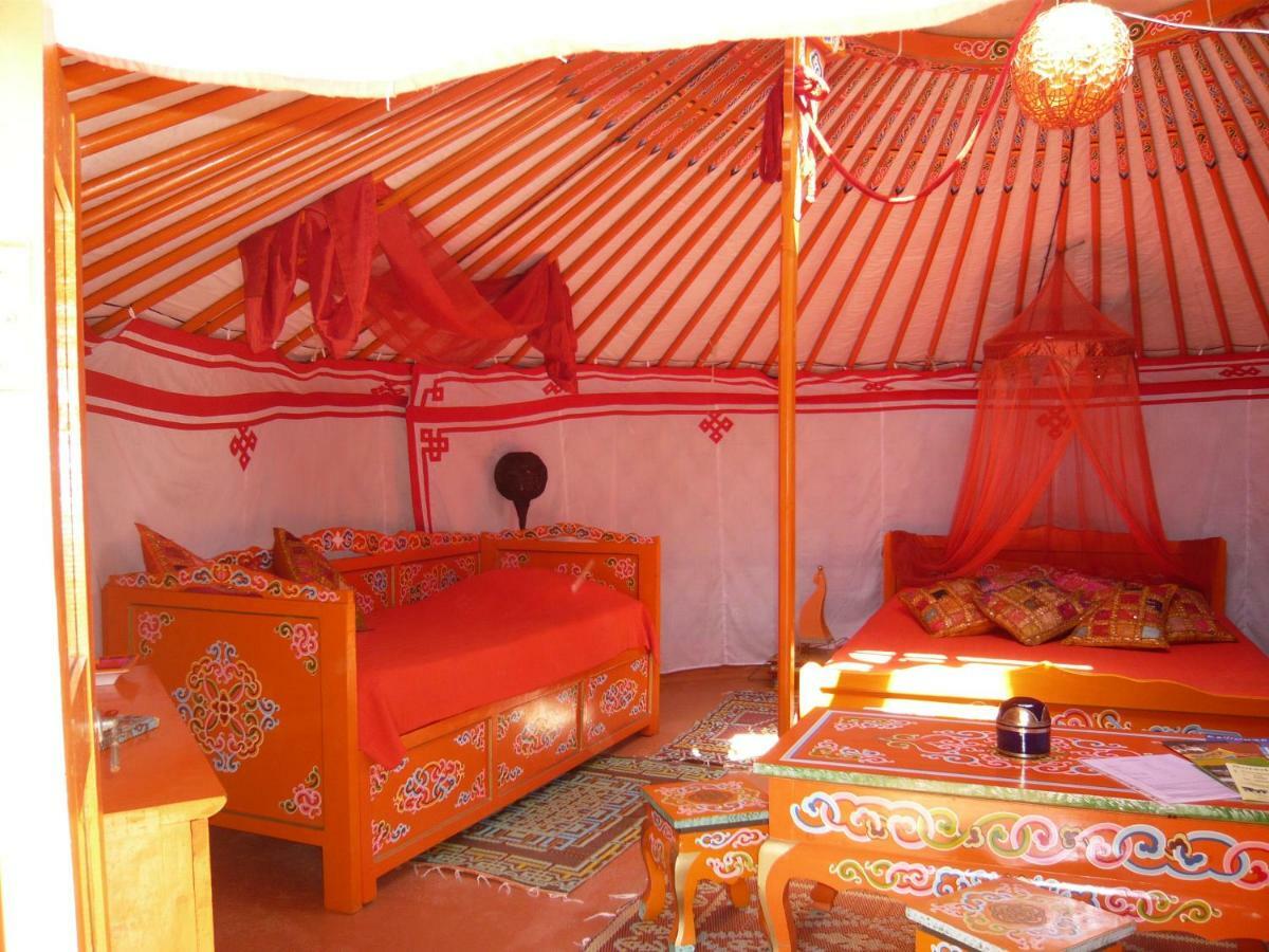 Au Soleil Mongol Bed & Breakfast Sorède Екстериор снимка